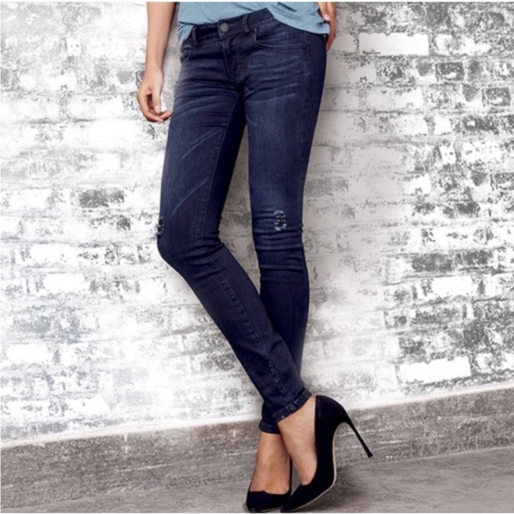 CAbi 3194 Dusk Dark Wash Destructed Skinny Denim Jeans Size 6